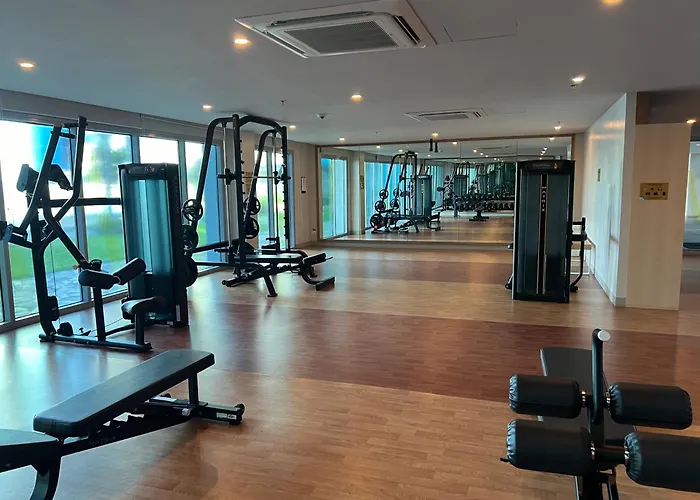 Luxury 3br Cozy Seaview Poolview Family Group 2 Pools Near Okada Airport Moa Manila